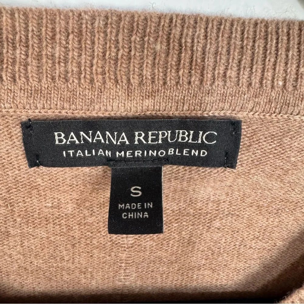 Banana Republic Italian Merino Blend Tan Khaki Long Sleeve Lightweight Sweater
